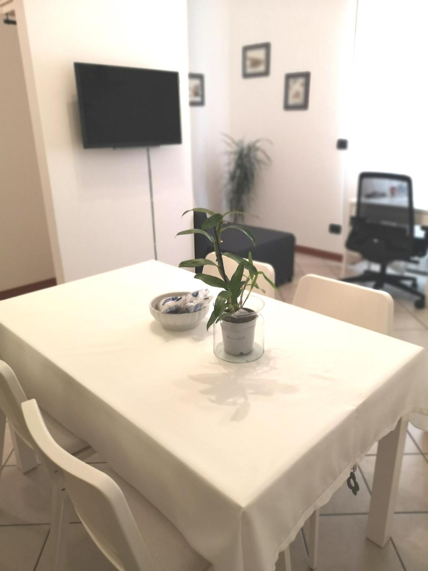 Holiday Apartment - Brescia Centro - Parcheggio Privato מראה חיצוני תמונה