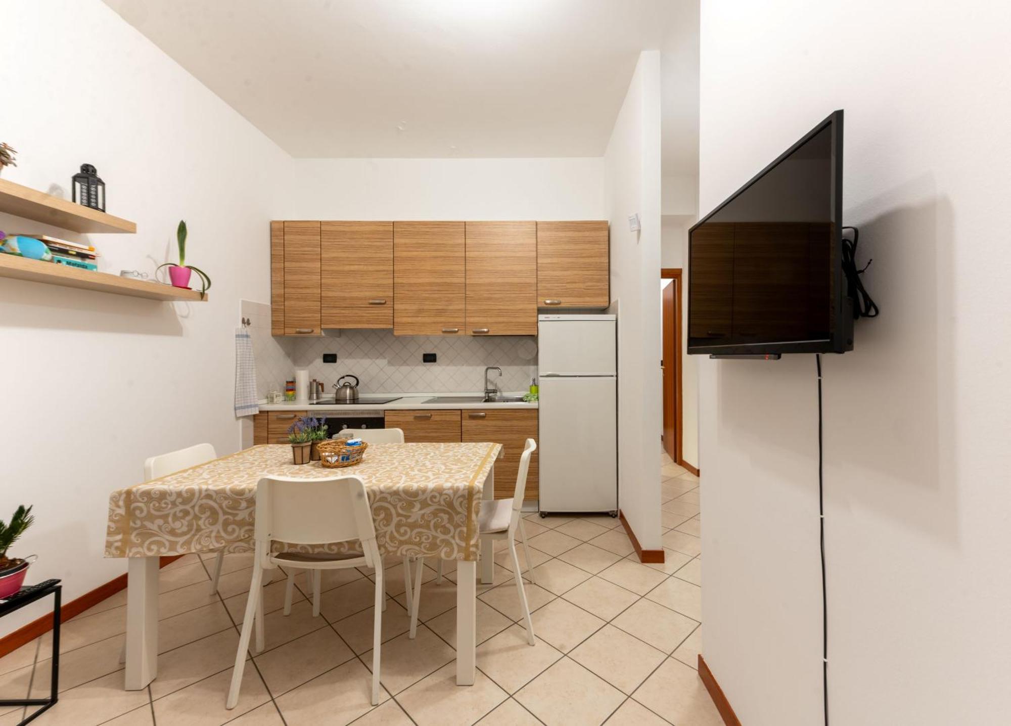 Holiday Apartment - Brescia Centro - Parcheggio Privato מראה חיצוני תמונה